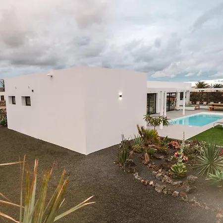 Casa *
